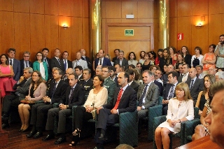 Autoridades e invitados asistentes a la toma de posesión del presidente de la AP